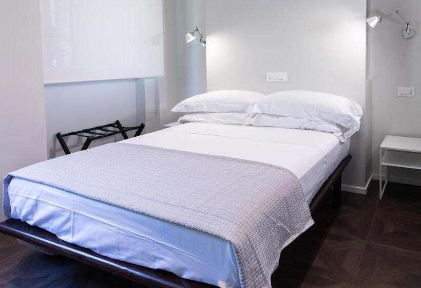 חדר בסיסי, Flaminia354 B&b