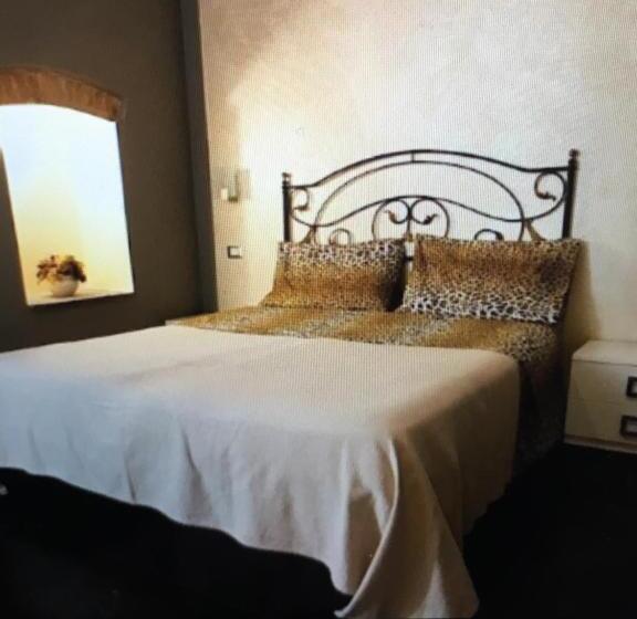 اتاق لوکس با تخت بزرگ, B&b Maddalena