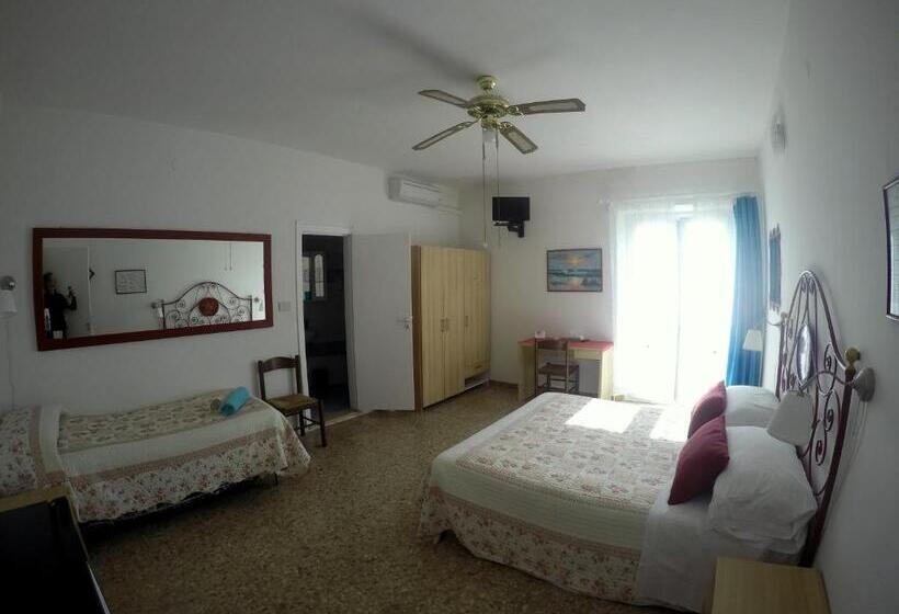 Triple Room Sea View, Sea View Sirolo Di Amedeo