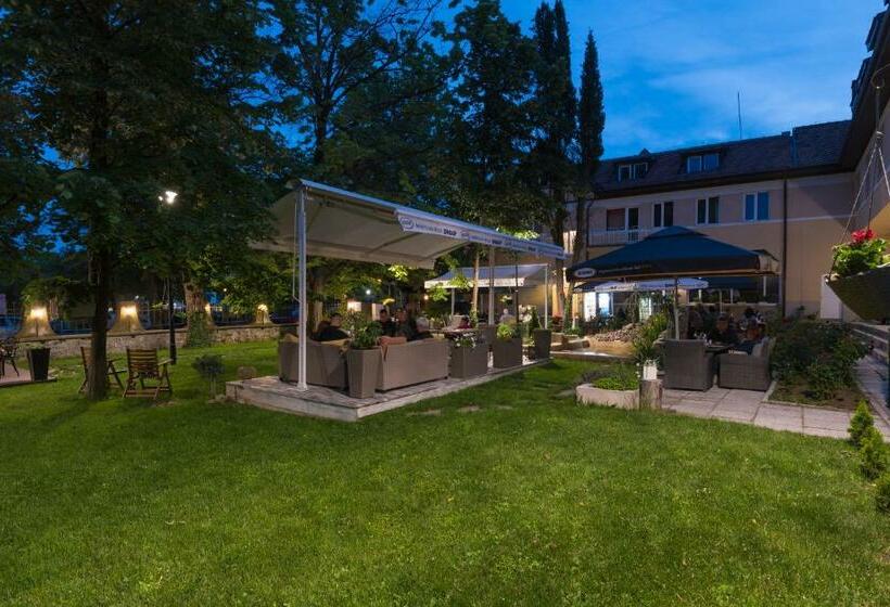 침실 2개 아파트, вила петрович