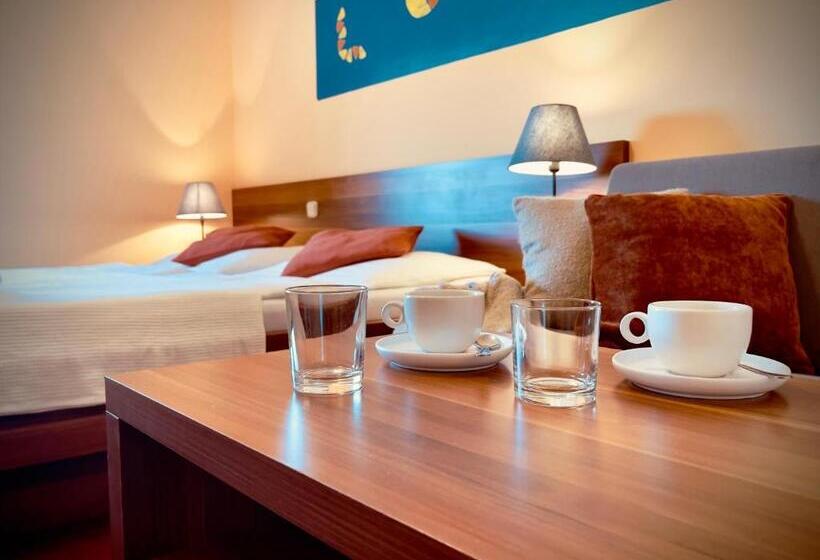 חדר דלוקס, Sluníčko