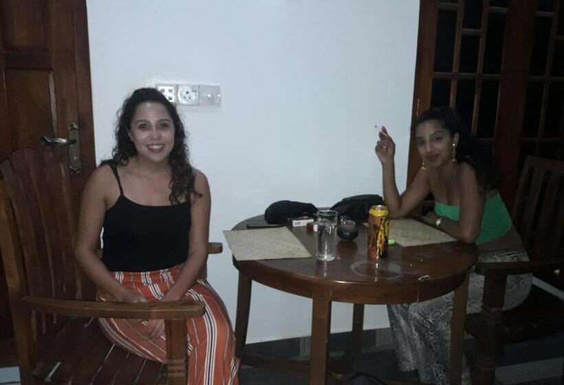 经济房, Surf Reef Beach