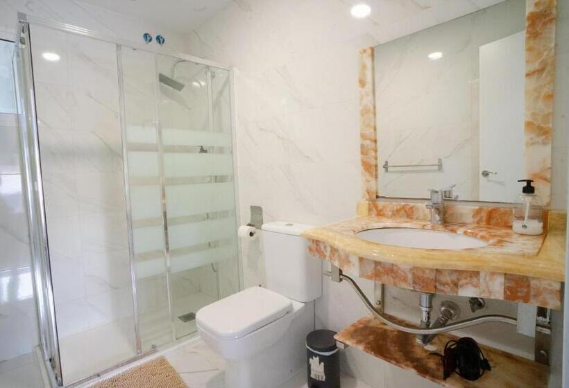 إستوديو قياسى, Villa Costa Marbella