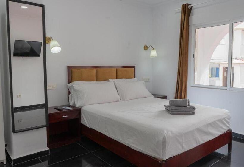 إستوديو قياسى, Villa Costa Marbella