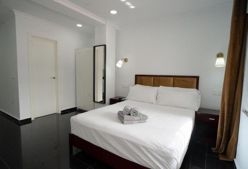 إستوديو قياسى, Villa Costa Marbella