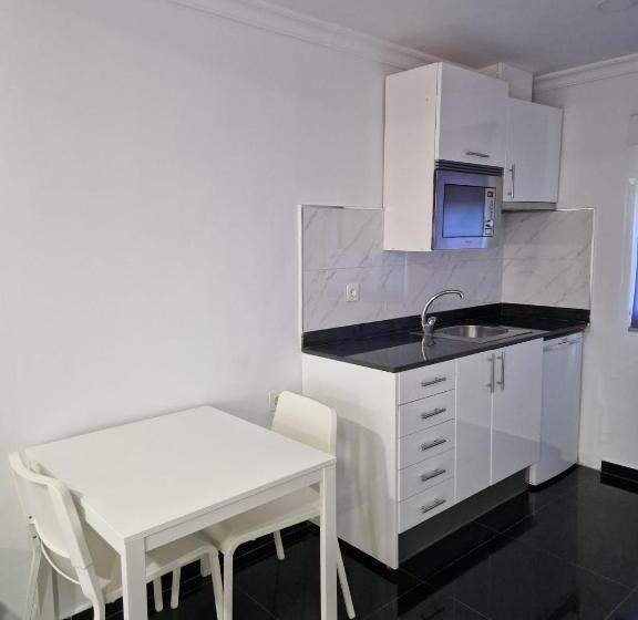 إستوديو قياسى, Villa Costa Marbella