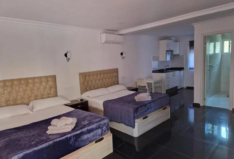 ファミリーステューディオ, Villa Costa Marbella
