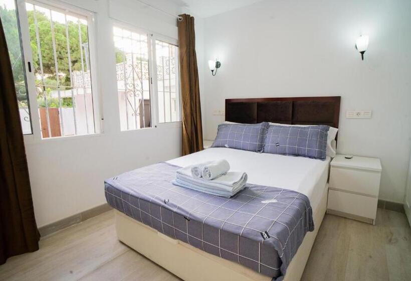 إستوديو سوبيريور, Villa Costa Marbella