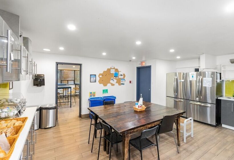 Кровать в Общей Комнате, Samesun Toronto