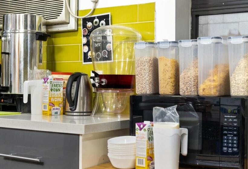 Кровать в Общей Комнате, Samesun Toronto