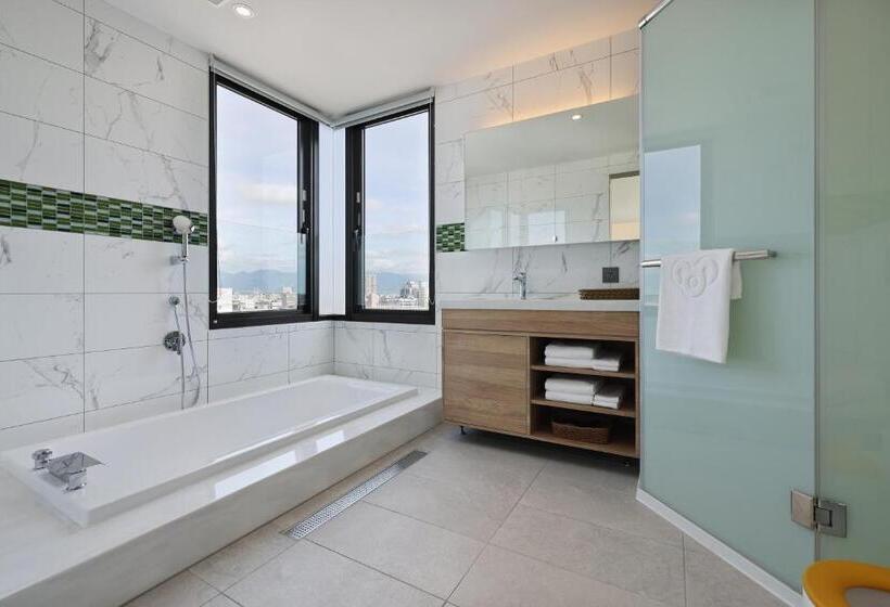 سوییت لوکس, Checkinn Magi Kids