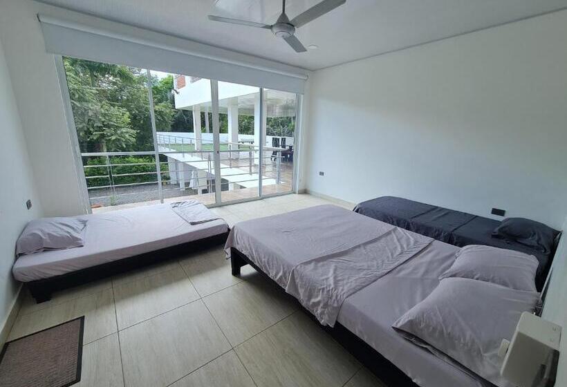 舒适三人间, Quinta Shaddai Melgar