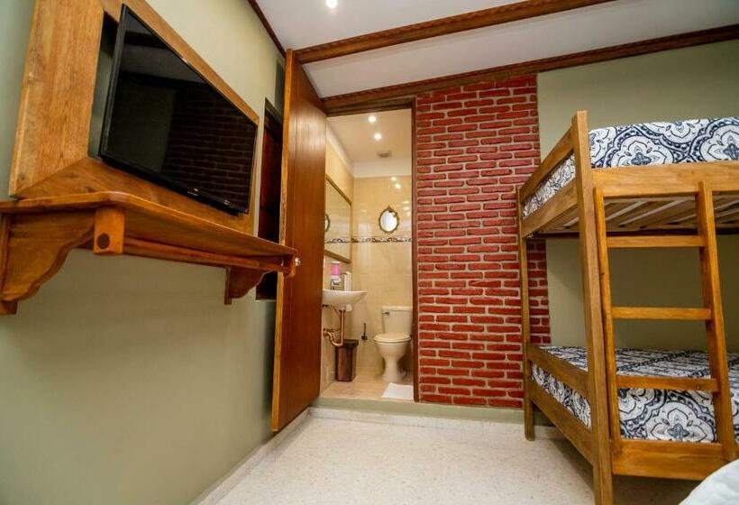 חדר סטנדרט לארבעה, Scalea Di Mare