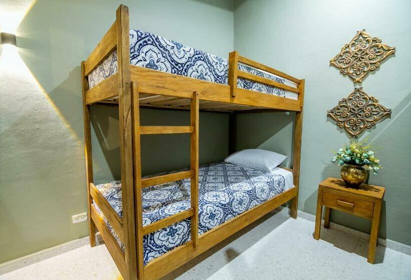 חדר סטנדרט לשלושה, Scalea Di Mare