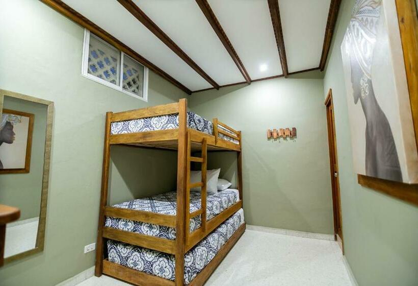 חדר סטנדרט לשלושה, Scalea Di Mare