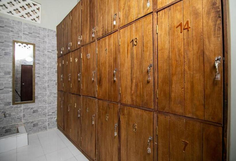 מיטה בחדר משותף, Scalea Di Mare