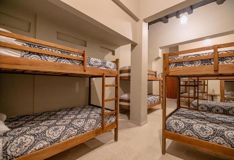 מיטה בחדר משותף, Scalea Di Mare