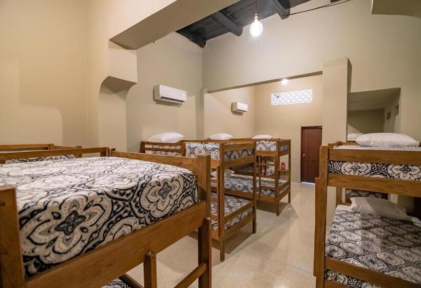 מיטה בחדר משותף, Scalea Di Mare