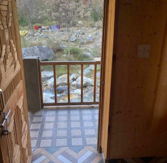 غرفة ديلوكس مزودة بشرفة, Earthlings Backpacker Den