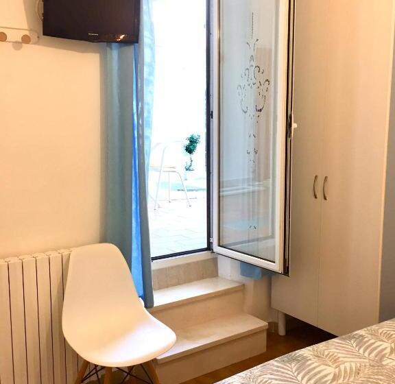 اتاق عادی, Zimmer Camere