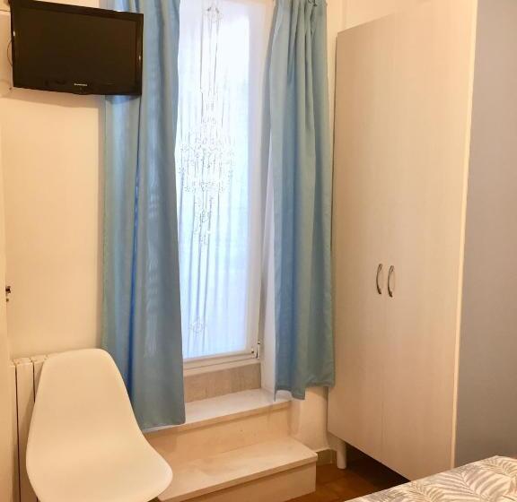 اتاق عادی, Zimmer Camere