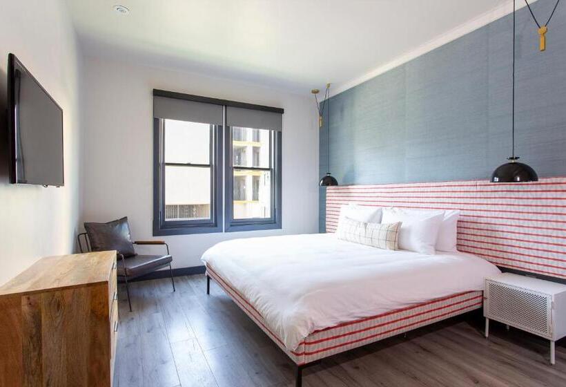 带大床的复式套间, Epik