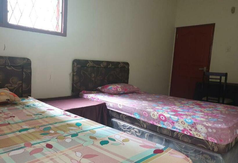 Номер Deluxe, Oyo Life 2604 Elicia Kost