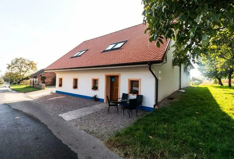 スタンダード４人部屋, Vinařství Výmola