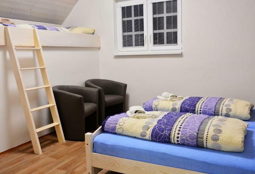 スタンダード4人部屋, Vinařství Výmola