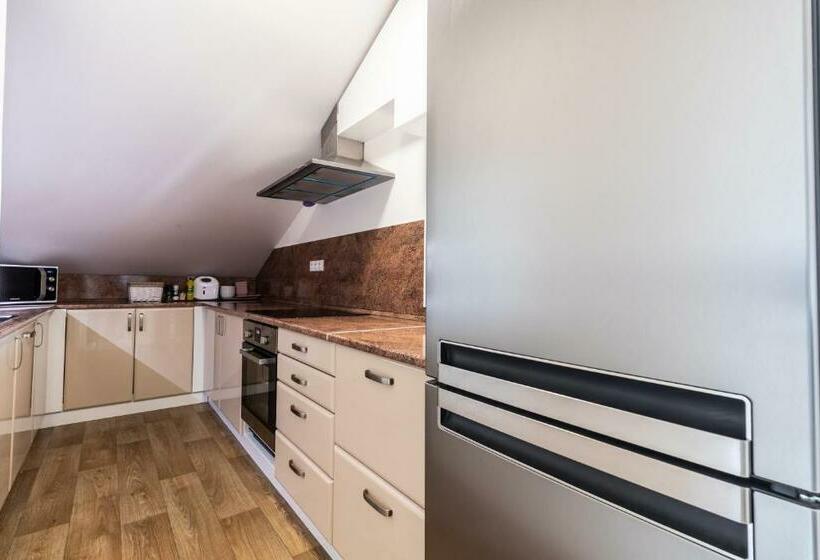 スタンダード4人部屋, Vinařství Výmola