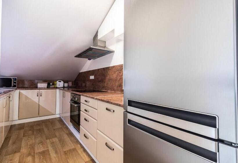 スタンダードトリプルルーム, Vinařství Výmola