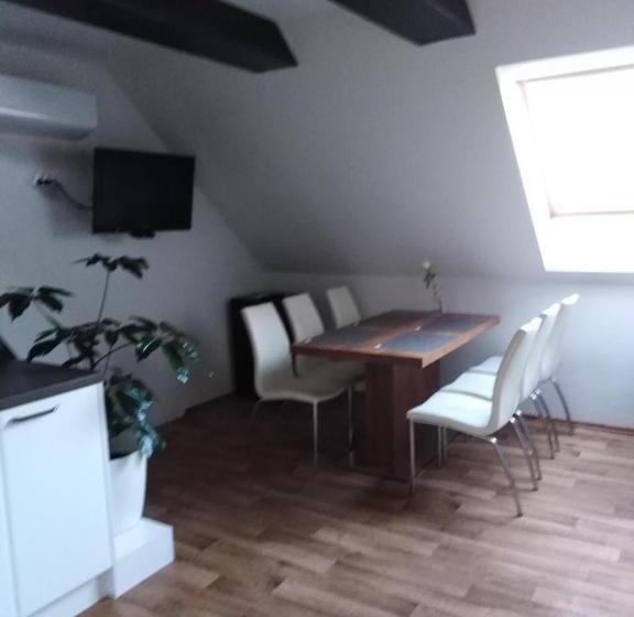 2ベッドスイートルーム, Vinařství Výmola