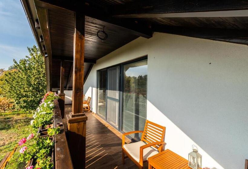 2ベッドスイートルーム, Vinařství Výmola