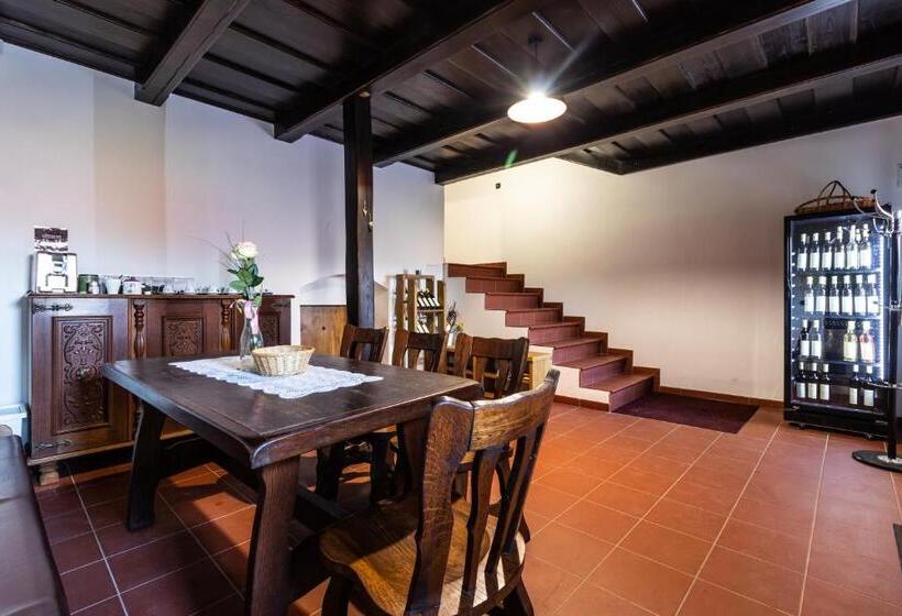 ファミリールーム, Vinařství Výmola