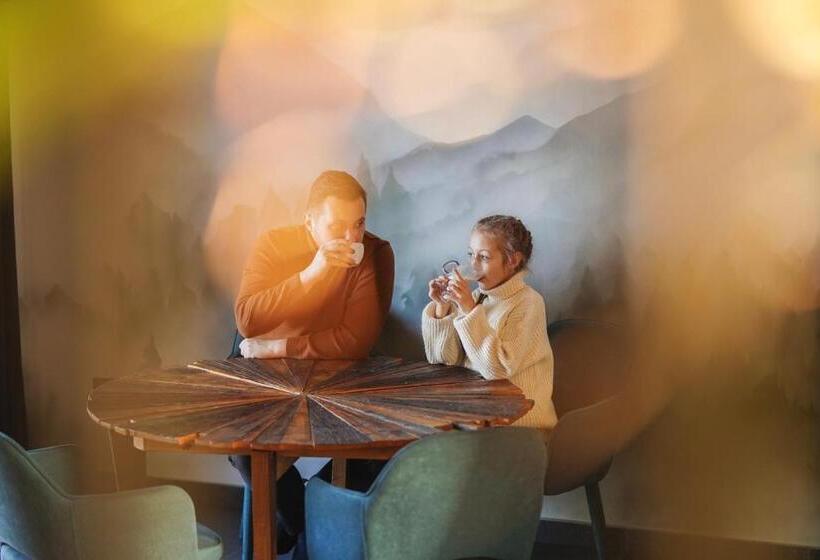 1 Schlafzimmer Apartment mit Blick, котеджі грань