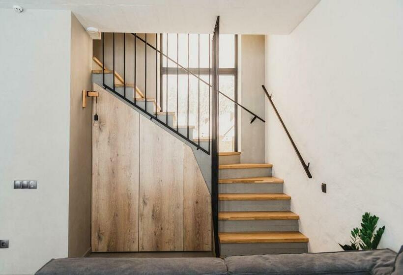 1 Schlafzimmer Apartment mit Blick, котеджі грань