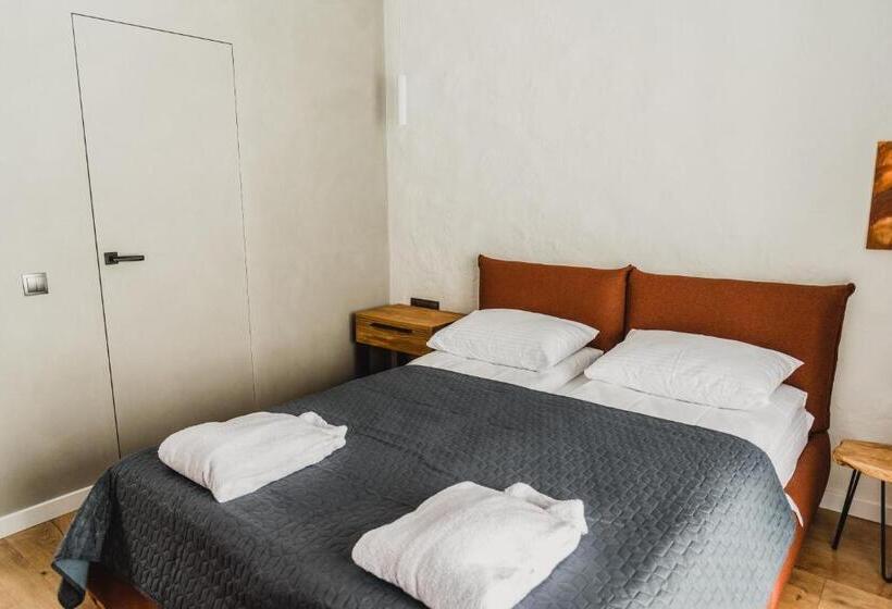 1 Schlafzimmer Apartment mit Blick, котеджі грань