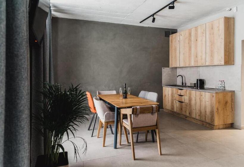 1 Schlafzimmer Apartment mit Blick, котеджі грань