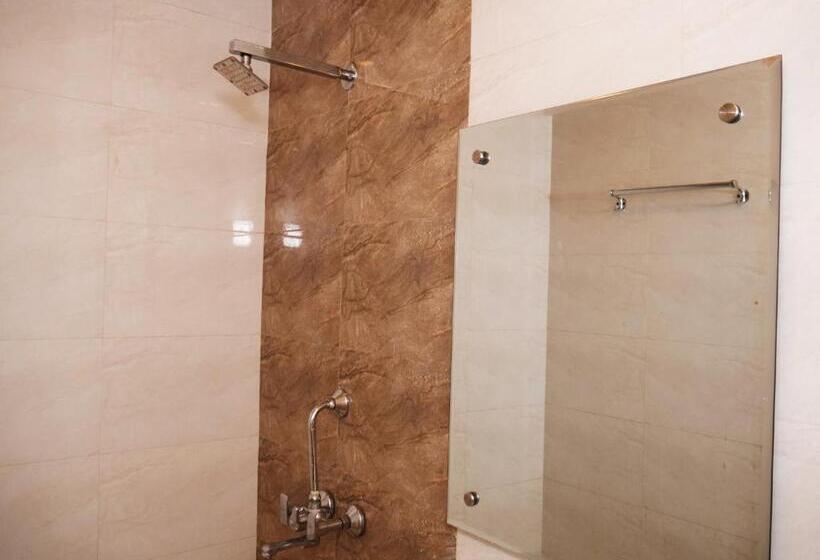 Номер Deluxe Кровать Кинг, Fabhotel Aman Inn Near Igi Airport New Delhi