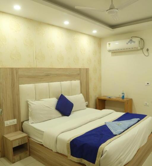 Номер Deluxe Кровать Кинг, Fabhotel Aman Inn Near Igi Airport New Delhi