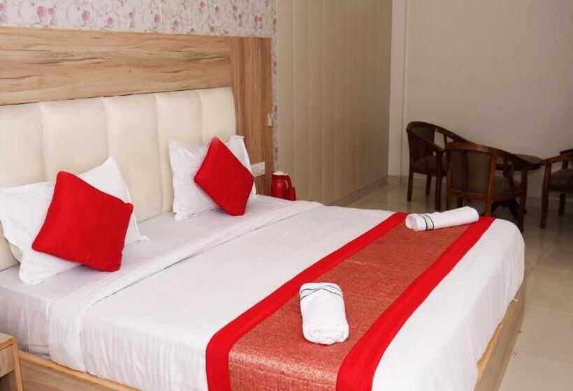 Номер Deluxe Кровать Кинг, Fabhotel Aman Inn Near Igi Airport New Delhi