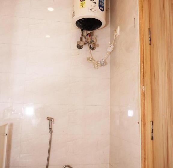 Номер Deluxe Кровать Кинг, Fabhotel Aman Inn Near Igi Airport New Delhi