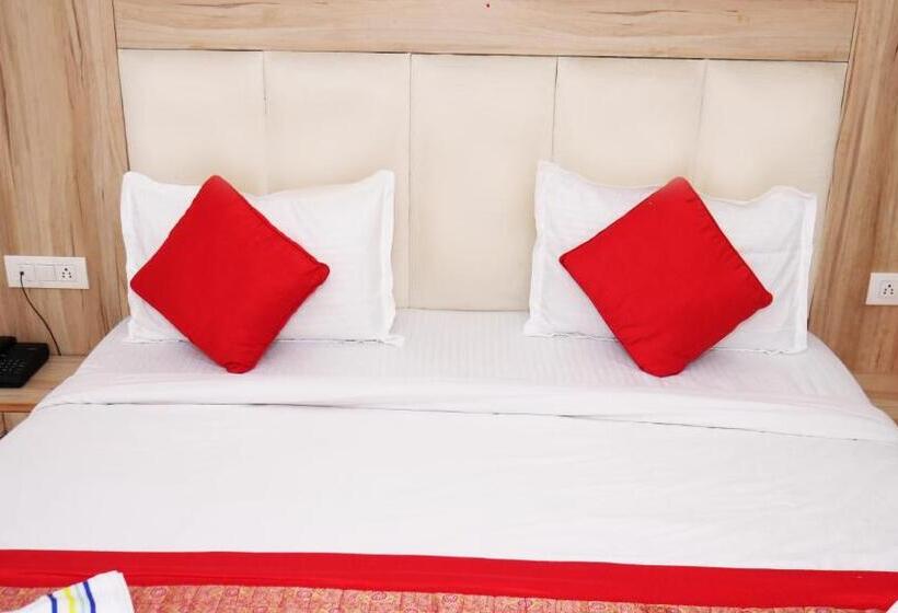 Номер Deluxe Кровать Кинг, Fabhotel Aman Inn Near Igi Airport New Delhi