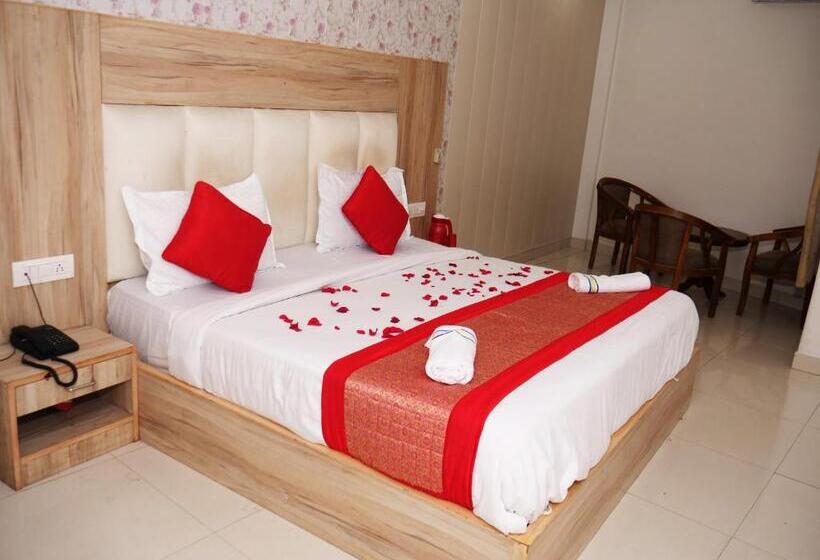 Номер Deluxe Кровать Кинг, Fabhotel Aman Inn Near Igi Airport New Delhi