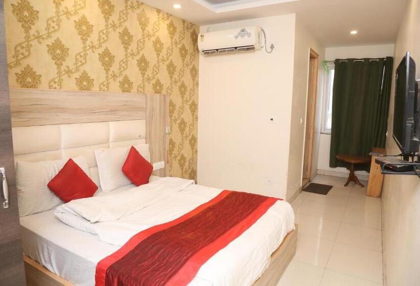 Номер Superior, Fabhotel Aman Inn Near Igi Airport New Delhi