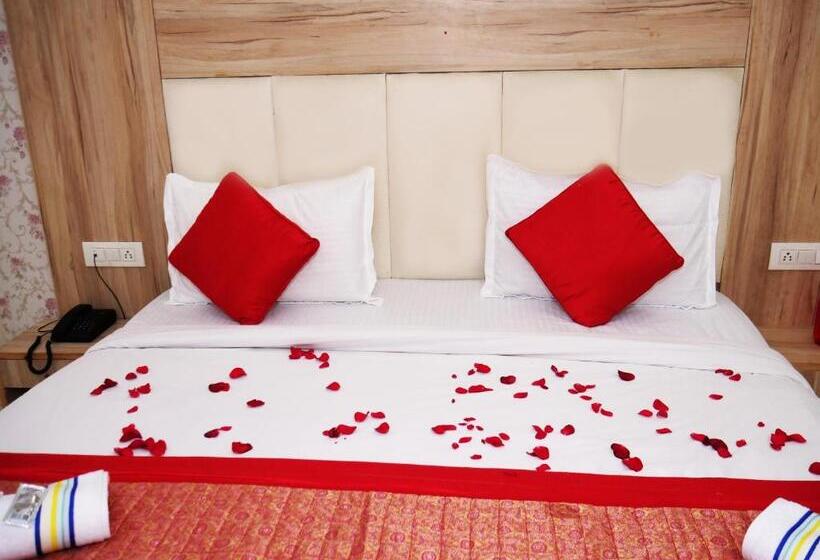 Номер Deluxe Кровать Кинг, Fabhotel Aman Inn Near Igi Airport New Delhi