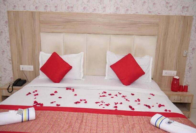 Номер Deluxe Кровать Кинг, Fabhotel Aman Inn Near Igi Airport New Delhi