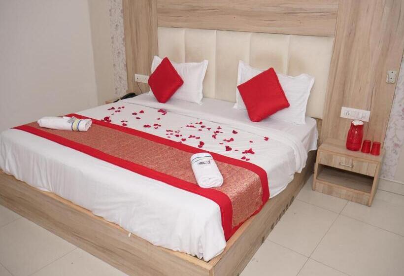 Номер Deluxe Кровать Кинг, Fabhotel Aman Inn Near Igi Airport New Delhi