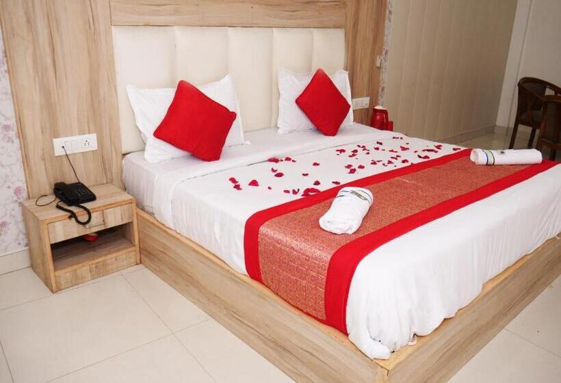 Номер Deluxe Кровать Кинг, Fabhotel Aman Inn Near Igi Airport New Delhi