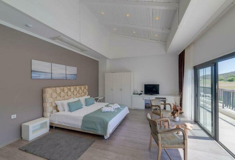 סוויטת ג'וניור עם טרסה, Suess Alaçatı